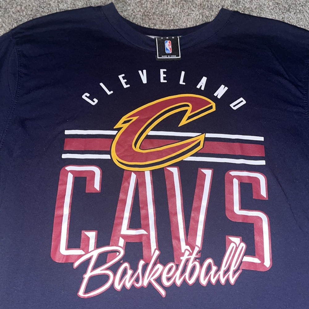 Cleveland Cavs Tshirt - Picture 2 of 3